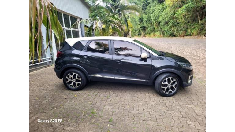 RENAULT - CAPTUR - 2017/2018 - Preta - R$ 72.000,00