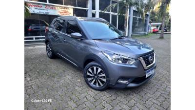 NISSAN - KICKS - 2017/2018 - Cinza - R$ 80.000,00