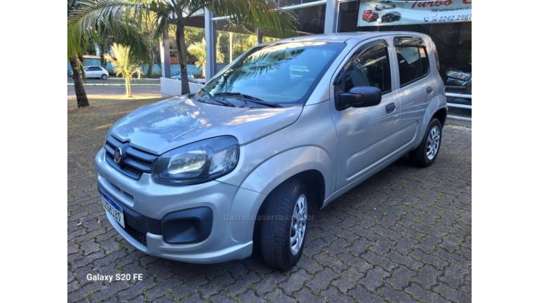 FIAT - UNO - 2020/2020 - Prata - R$ 41.000,00