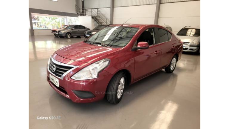 NISSAN - VERSA - 2018/2018 - Vermelha - R$ 57.000,00