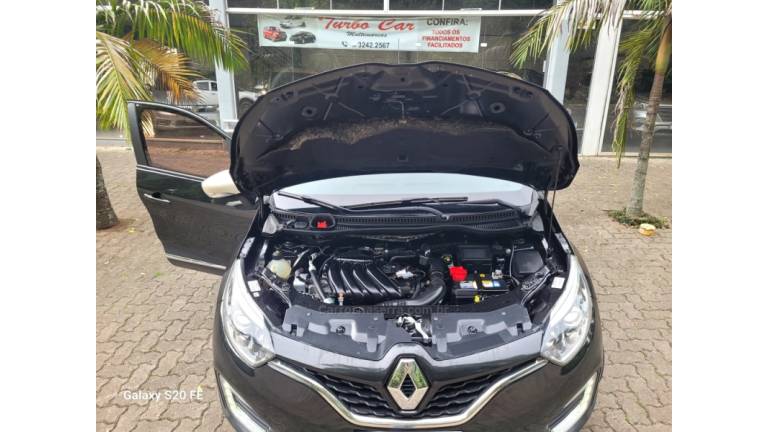RENAULT - CAPTUR - 2017/2018 - Preta - R$ 72.000,00