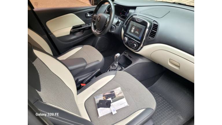 RENAULT - CAPTUR - 2017/2018 - Preta - R$ 72.000,00