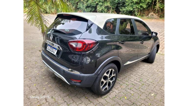 RENAULT - CAPTUR - 2017/2018 - Preta - R$ 72.000,00
