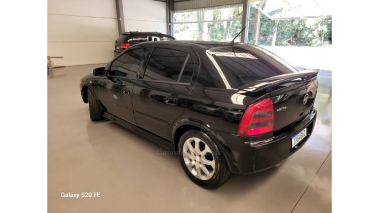 CHEVROLET - ASTRA - 2010/2011 - Preta - R$ 39.000,00
