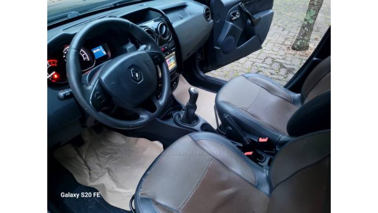 RENAULT - DUSTER - 2015/2016 - Preta - R$ 60.000,00