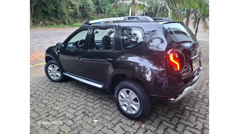 RENAULT - DUSTER - 2015/2016 - Preta - R$ 60.000,00