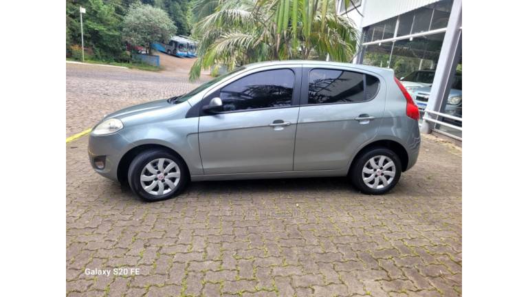 FIAT - PALIO - 2013/2013 - Cinza - R$ 38.000,00
