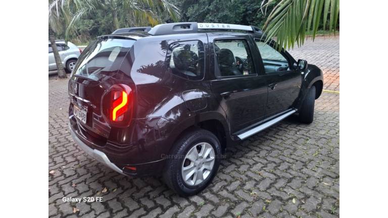RENAULT - DUSTER - 2015/2016 - Preta - R$ 60.000,00
