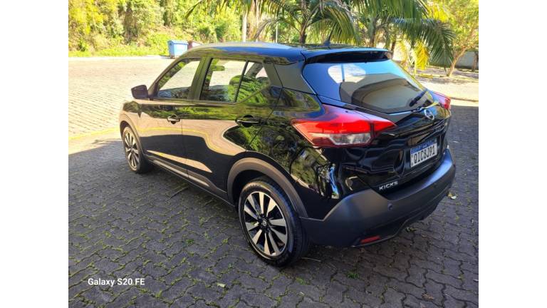NISSAN - KICKS - 2016/2017 - Preta - R$ 80.000,00