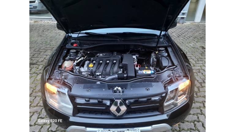 RENAULT - DUSTER - 2015/2016 - Preta - R$ 60.000,00