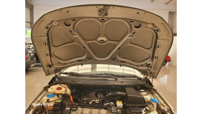 VOLKSWAGEN - VOYAGE - 2011/2011 - Cinza - R$ 33.000,00