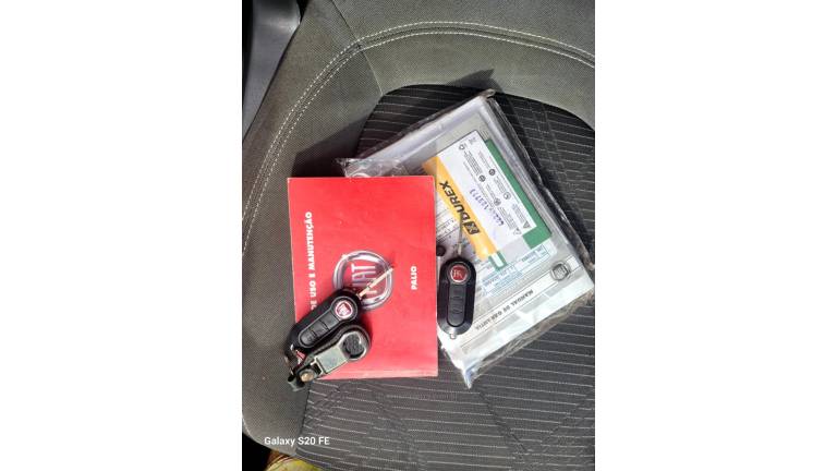 FIAT - PALIO - 2013/2013 - Cinza - R$ 38.000,00