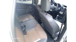 RENAULT - DUSTER - 2016/2017 - Prata - R$ 65.000,00