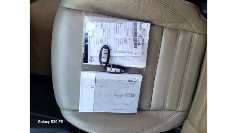 NISSAN - KICKS - 2016/2017 - Preta - R$ 80.000,00