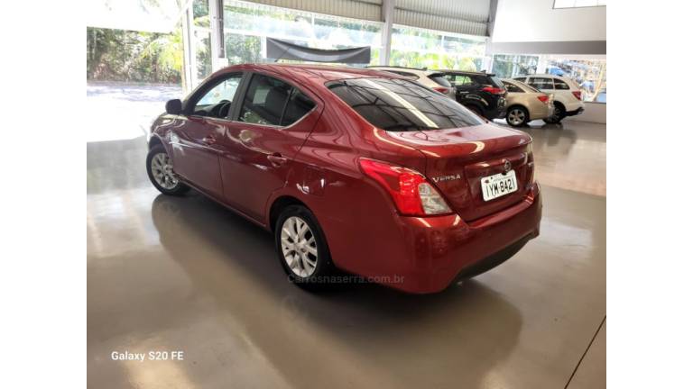 NISSAN - VERSA - 2018/2018 - Vermelha - R$ 57.000,00