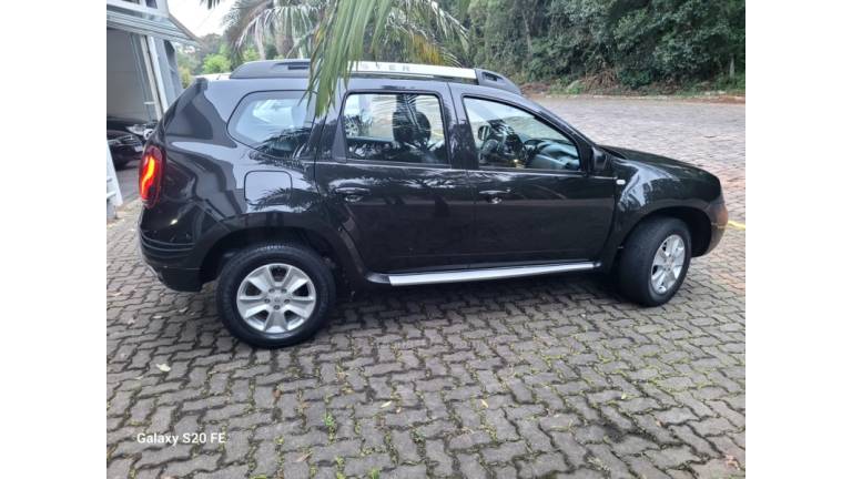 RENAULT - DUSTER - 2015/2016 - Preta - R$ 60.000,00