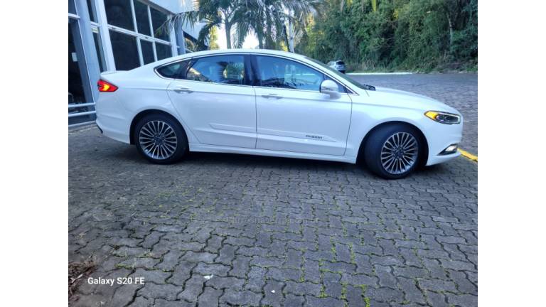 FORD - FUSION - 2018/2018 - Branca - R$ 98.000,00