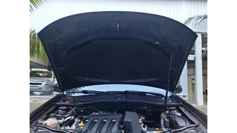 RENAULT - DUSTER - 2015/2016 - Preta - R$ 60.000,00