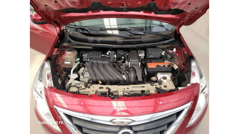 NISSAN - VERSA - 2018/2018 - Vermelha - R$ 57.000,00