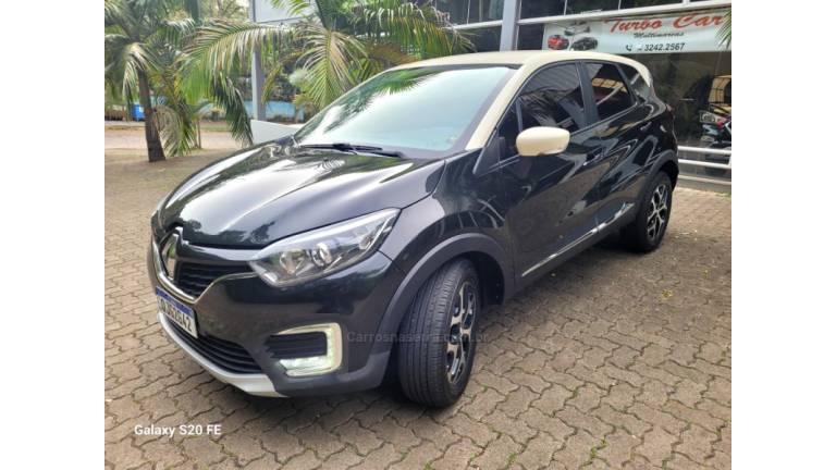 RENAULT - CAPTUR - 2017/2018 - Preta - R$ 72.000,00