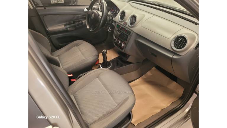 VOLKSWAGEN - VOYAGE - 2011/2011 - Cinza - R$ 33.000,00